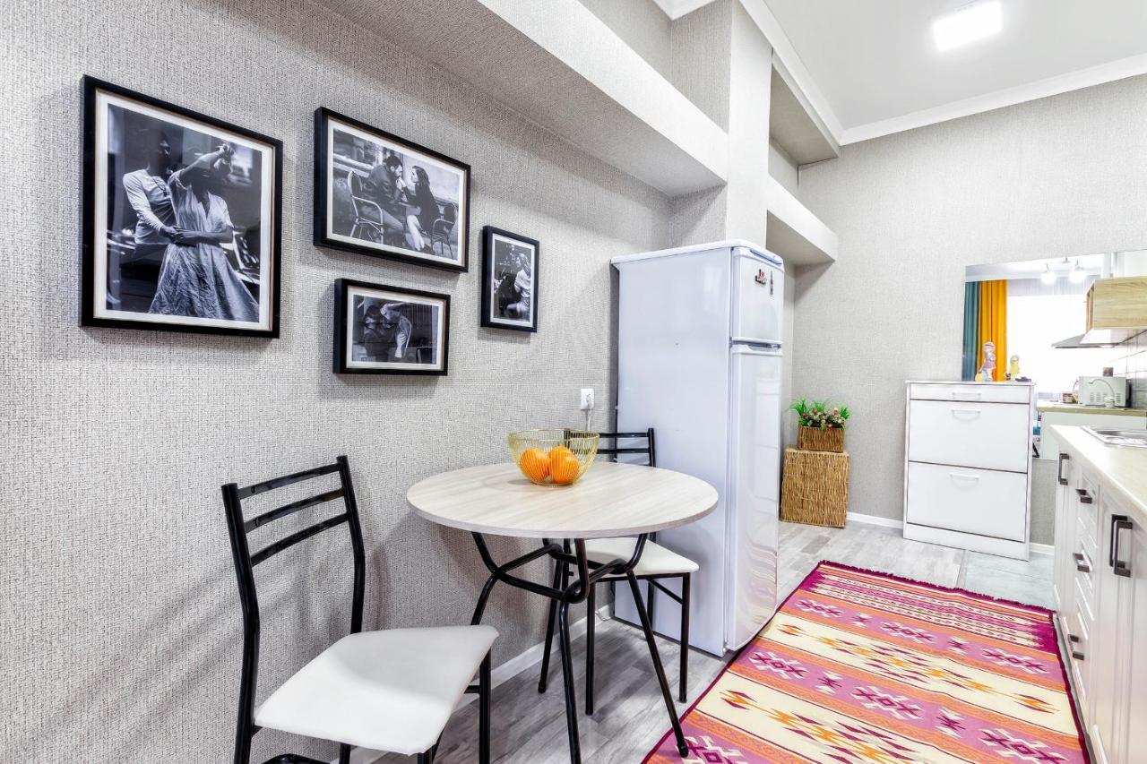 Cosy flat in the city center Astana Exterior foto